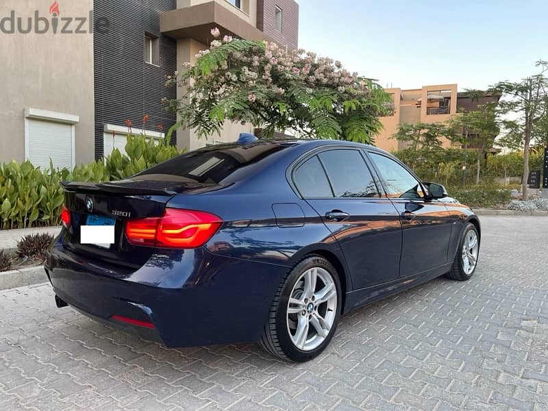 BMW 320i M Sport 2019 Red Interior 3