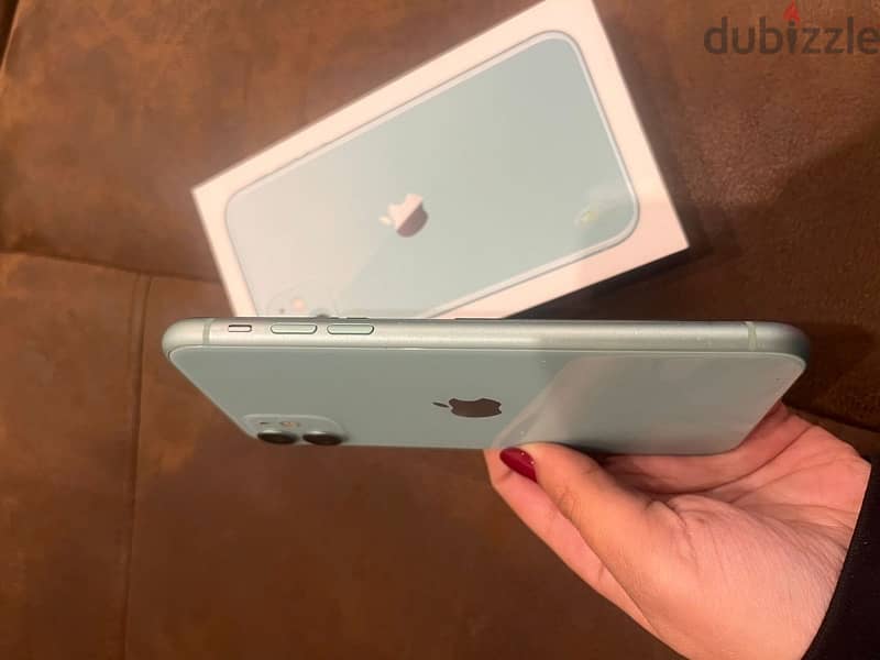 iphone 11 with box 4