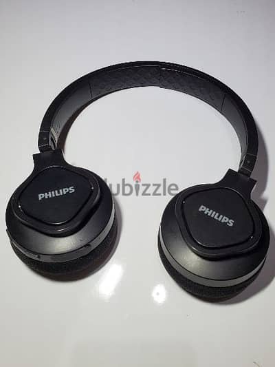 سماعة Philips A4216 رياضية بتشتغل بلوتوث أو سلك، مقاومة للمياه و مايك