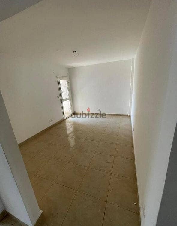 APARTMENT FOR SALE IN MADINATY B10.  HUGE AREA. 3