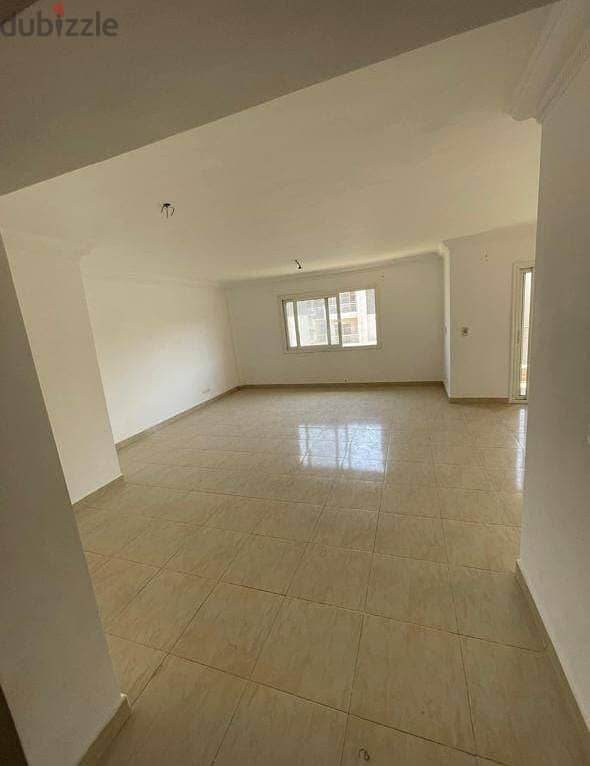 APARTMENT FOR SALE IN MADINATY B10.  HUGE AREA. 4