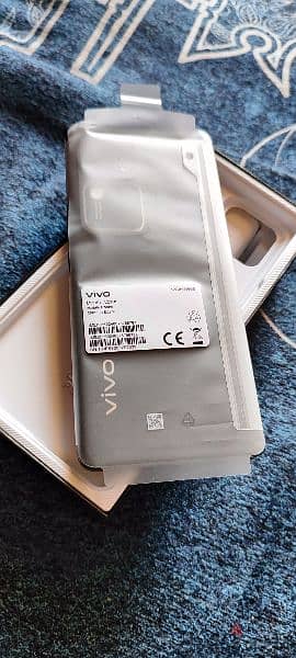 vivo v30 12/256 5g بحاله الجديد تماما استخدام بسيط جدا بيع او بدل 0