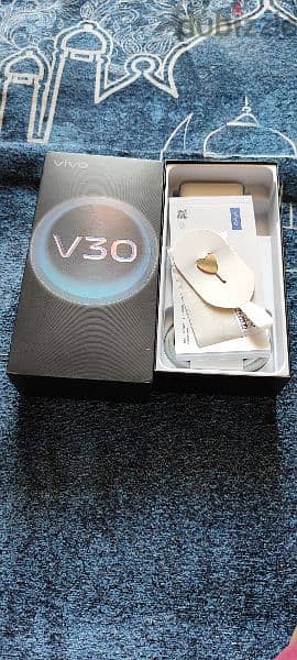 vivo v30 12/256 5g بحاله الجديد تماما استخدام بسيط جدا بيع او بدل 9