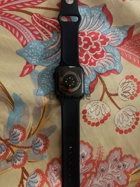 apple watch series 6 44mm حاله كويسه جدا 2