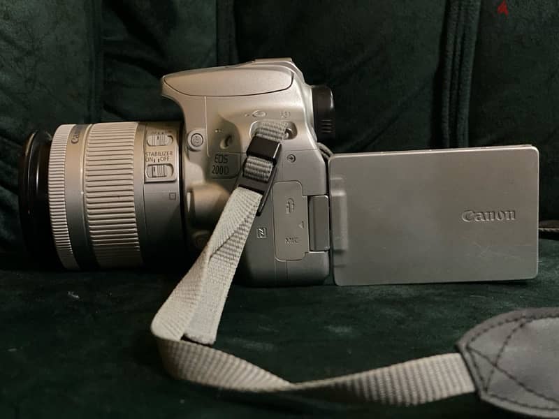 Canon 200D 4