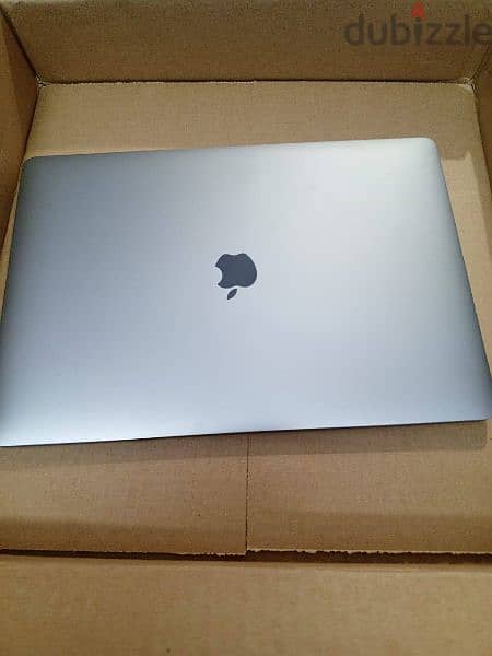 MacBook pro 2019 15.4 inch 1