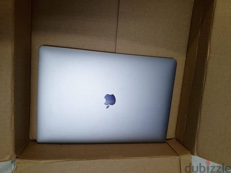 MacBook pro 2019 15.4 inch 4