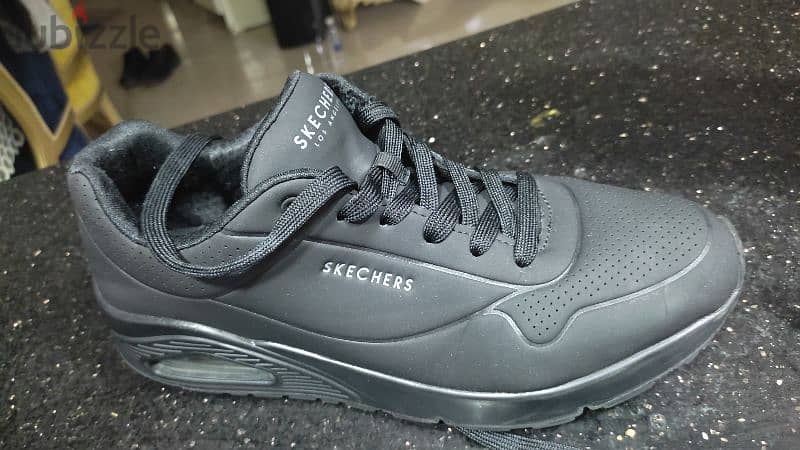 كوتشى ماركه skechers مقاس ٤١ ينفع للجنسين 2