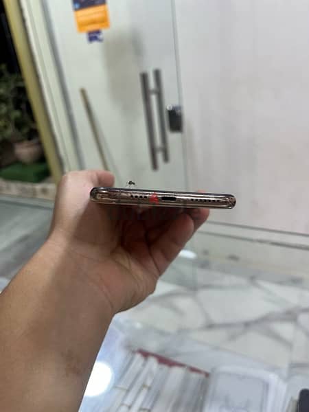 ايفون xs max 256 بحاله ممتازه 6