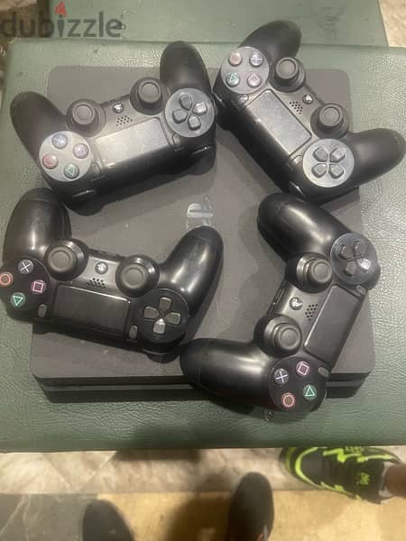 ps4 with 4 controllers 2