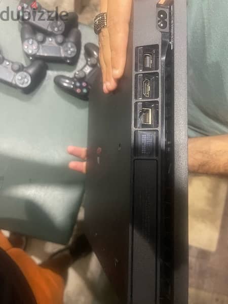 ps4 with 4 controllers 3