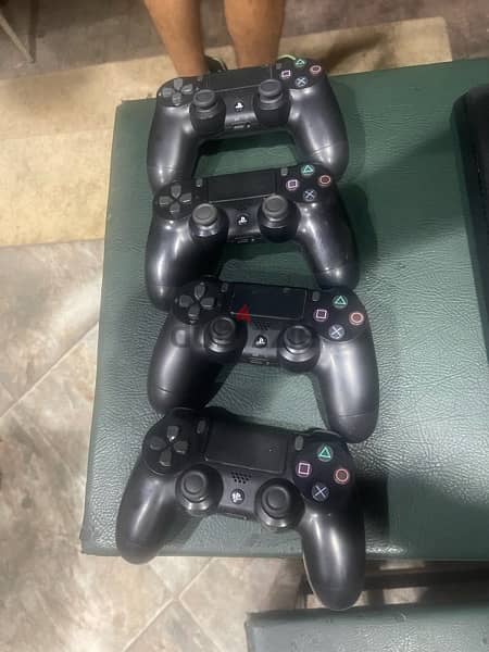 ps4 with 4 controllers 5