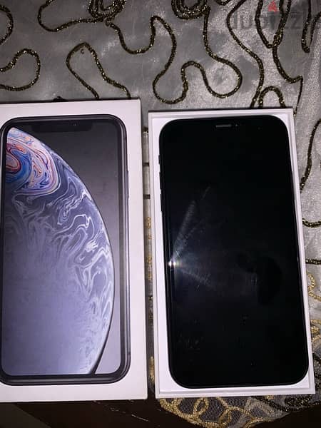 iphone XR 128 gb black used with box 0