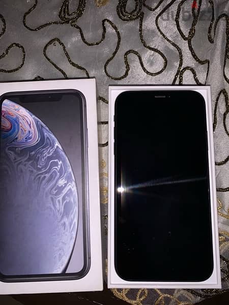 iphone XR 128 gb black used with box 2