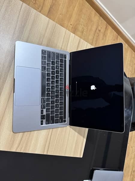 للبيع لابتوب MacBook Pro 2019 بحالة ممتازة! 5