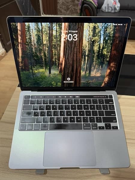 للبيع لابتوب MacBook Pro 2020 M1 4