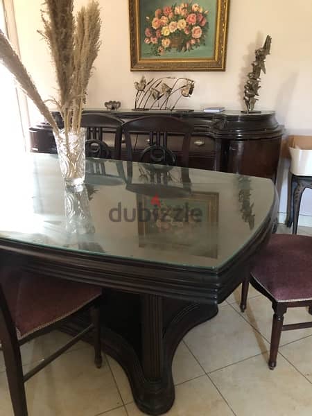 dining room used in a good condition 3