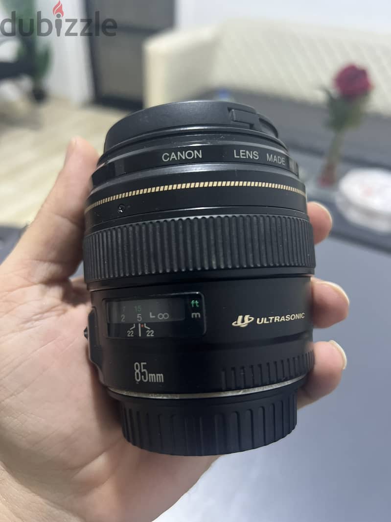 للبيع عدسة كانون 85 فتحة 1.8 بحالة ممتازة canon Ef 85mm  1.8 1