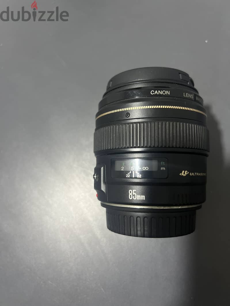 للبيع عدسة كانون 85 فتحة 1.8 بحالة ممتازة canon Ef 85mm  1.8 3