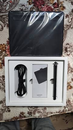 wacom intuos s bluetooth + hand glove - Graphic tablet 0