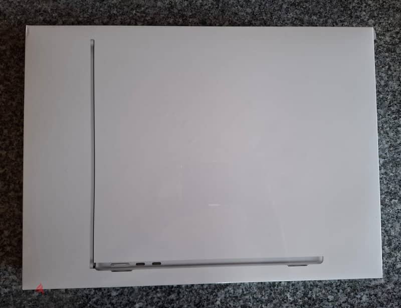 MacBook Air M2 13.6 inch Silver متبرشم وارد امريكا 0