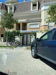 For sale, a 212-meter corner villa with a 90-meter garden in Sarai Compound, Misr City Company, at the lowest prices, with a 10% down payment and inst 0