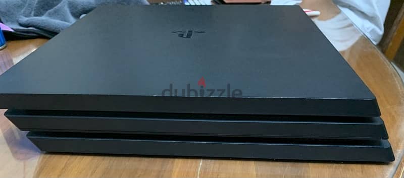 PS4 PRO 1 TB 4