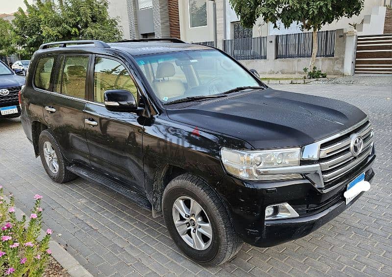 Toyota Land Cruiser 2016 1