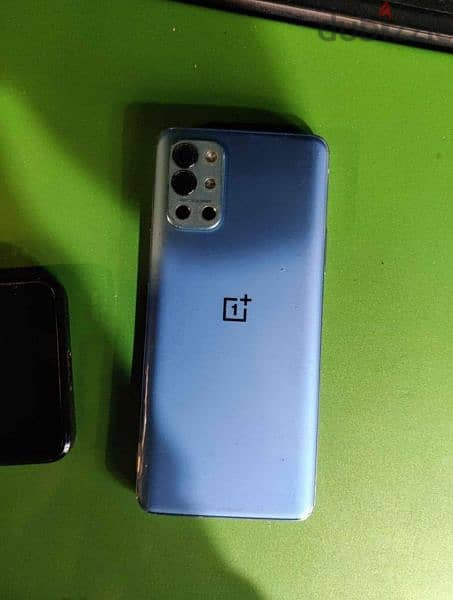 موبايل OnePlus 9R رامات 12 ميموري 256
فيه خطين في الشاشه ا 5