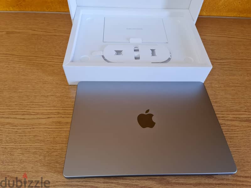 Apple MacBook Pro 14-Inch (M1 pro) 3