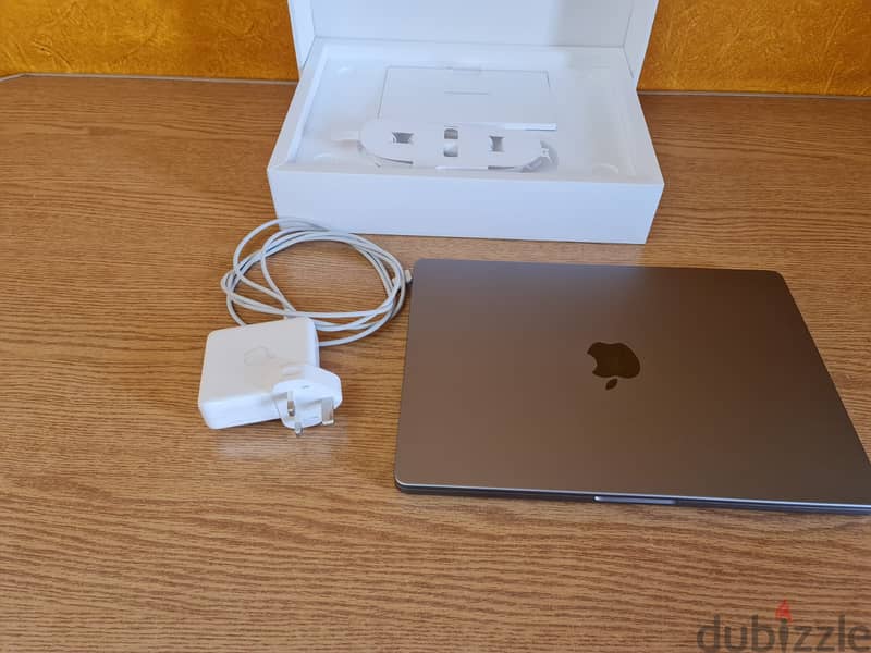 Apple MacBook Pro 14-Inch (M1 pro) 7