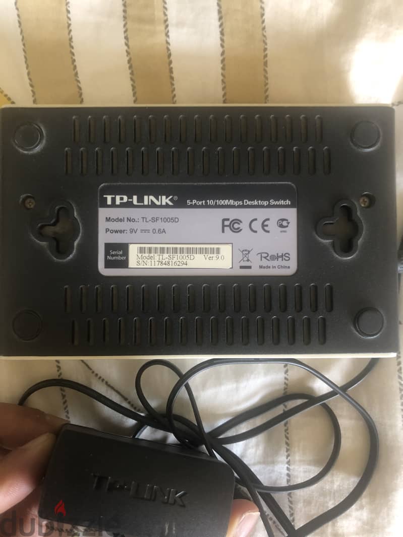 TPlink Switch 4 Port with Charger 1