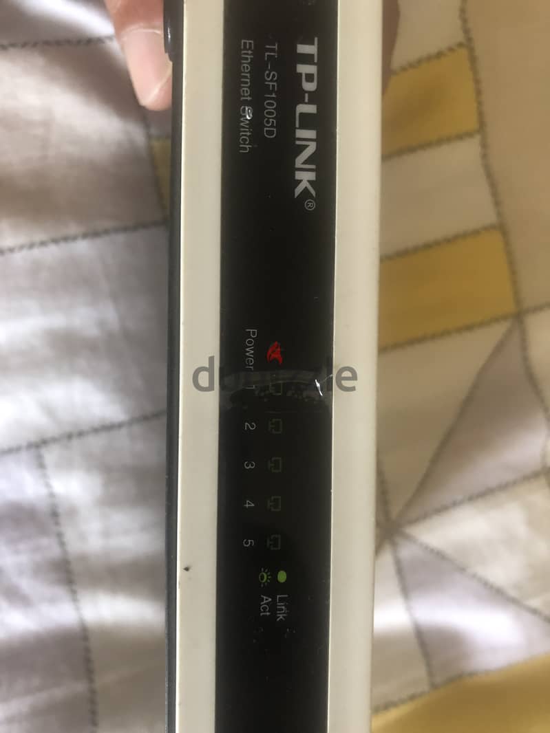 TPlink Switch 4 Port with Charger 2