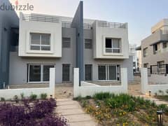 Townhouse 215 m, with down payment and installments, view landscape, in Hyde Park Compound 0