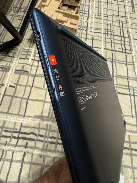 Lenovo Yoga Slim 7x . . 512/16 . . Snapdragon X elite 3