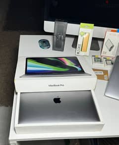 MacBook Pro (13-inch, M1, 8-core CPU , 8-core GPU ,SSD 256GB,Ram 8GB)