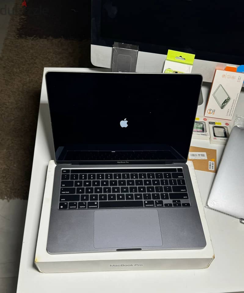 MacBook Pro (13-inch, M1, 8-core CPU , 8-core GPU ,SSD 256GB,Ram 8GB) 12