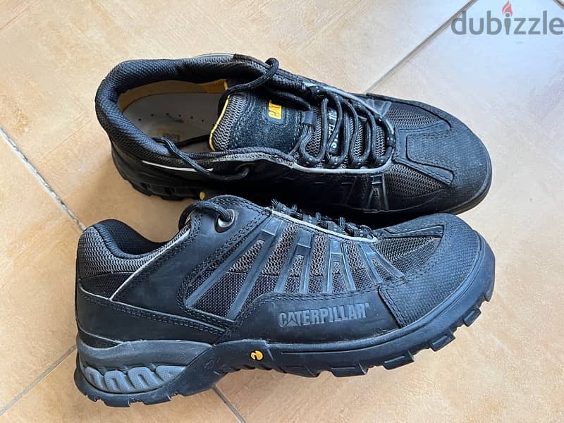 Caterpillar safety boots 3