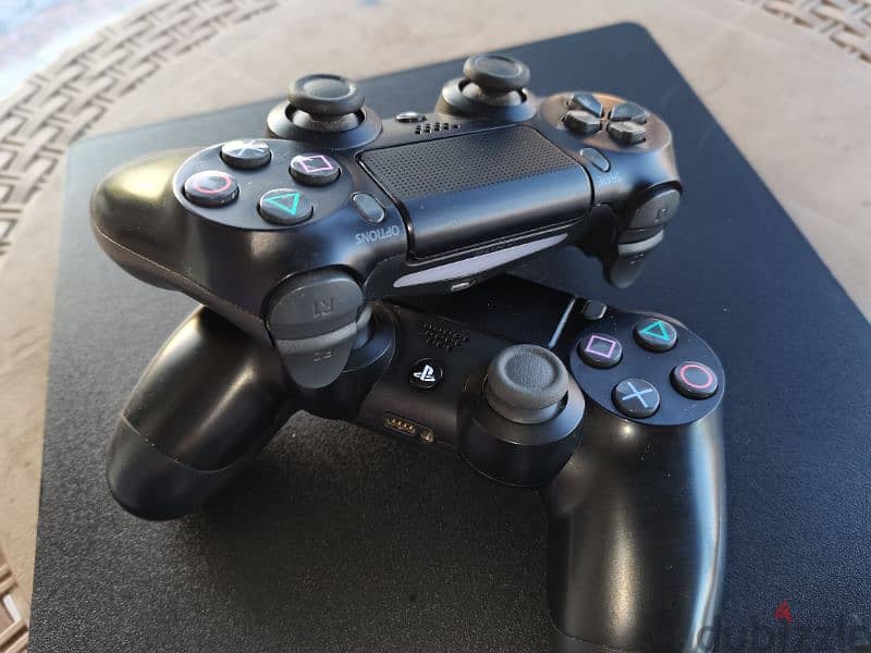 PS4 slim 1TB + 4 original controller 2