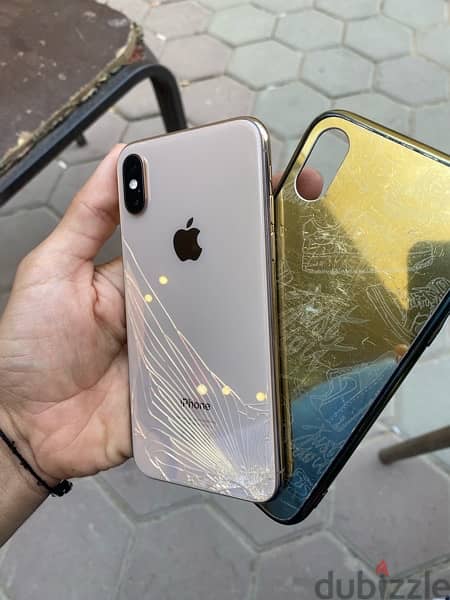 IPHONE xs (GOLD) 3