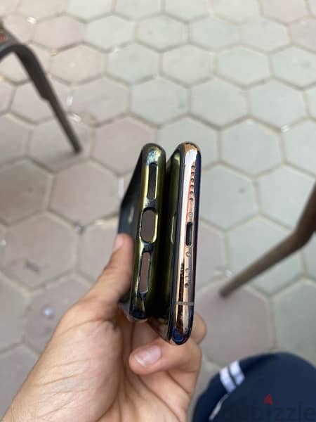 IPHONE xs (GOLD) 6