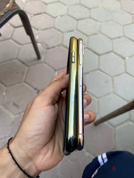 IPHONE xs (GOLD) 7