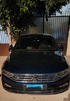 Volkswagen Passat R Line 2022 - Fully loaded