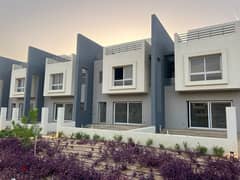 Town house 197m modern ready to move fully finished  in compound  hyde park new cairo 0