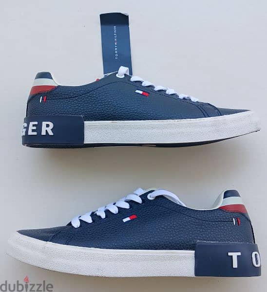 Tommy Hilfiger Mens Shoes Memory Foam 41
جزمة تومي هيلفيغر للرجال 0