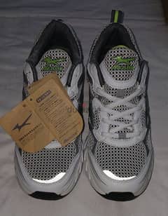 sport shoes  / Size  43 / New / Mirror 0