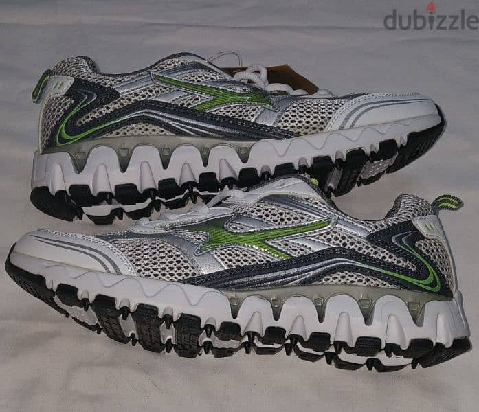 sport shoes  / Size  43 / New / Mirror 2