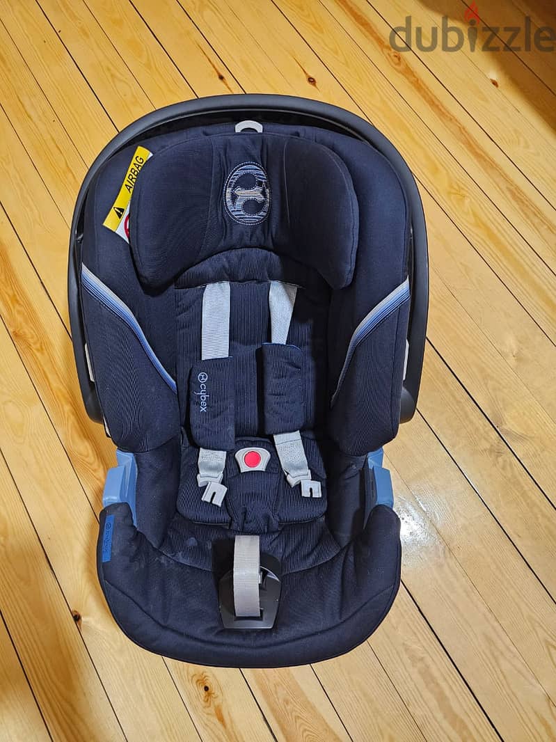 New born car seat cybex, used for 4 months. 0