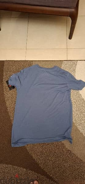 New balance T shirt size large 1