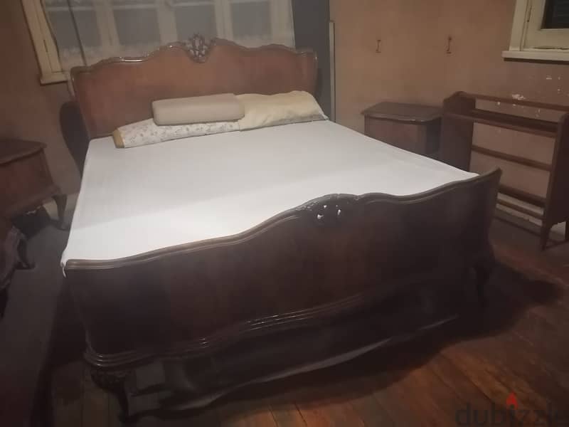 Antique bedroom 4